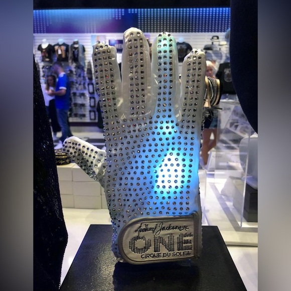 Michael Jackson One Cirque Du Soleil Rhinestone Light up Glove Collectors Item - Picture 3 of 6
